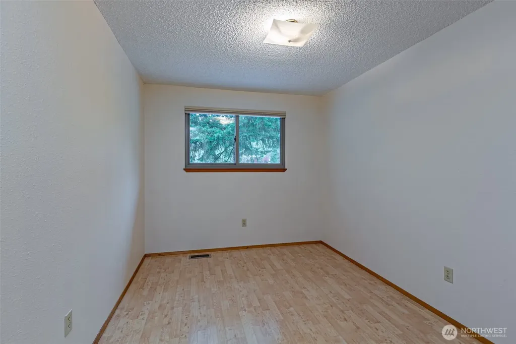 1808 Riverview Drive NE Auburn WA 98002