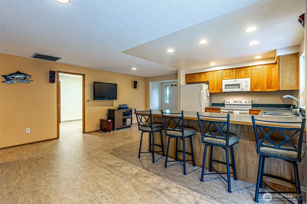 1808 Riverview Drive NE Auburn WA 98002