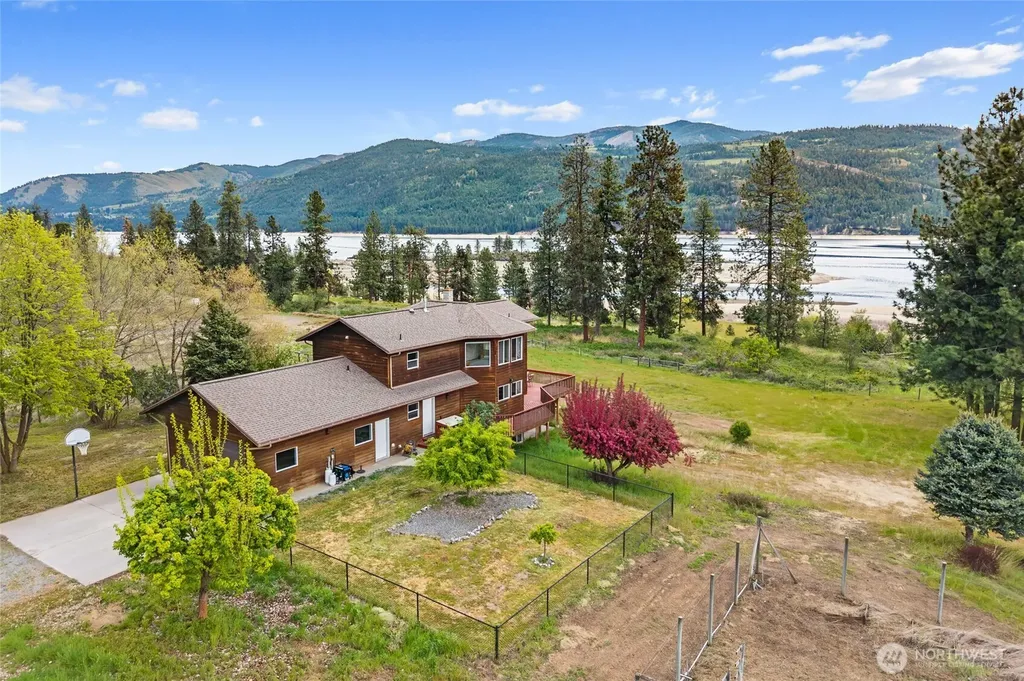 11 Echo Cove Road Kettle Falls WA 99141