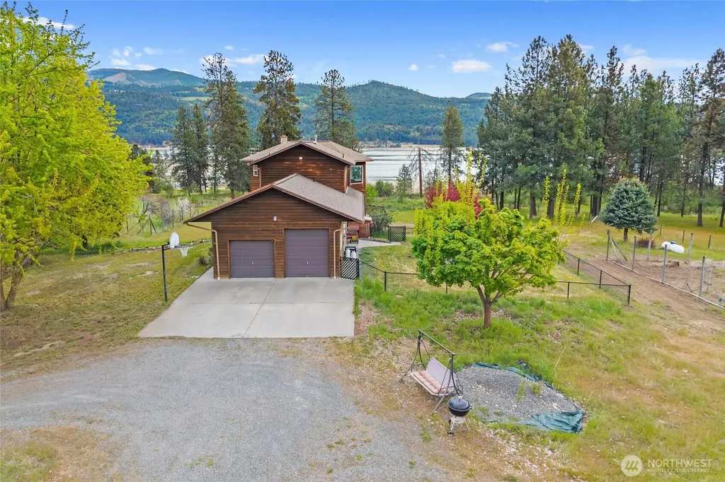 11 Echo Cove Road Kettle Falls WA 99141
