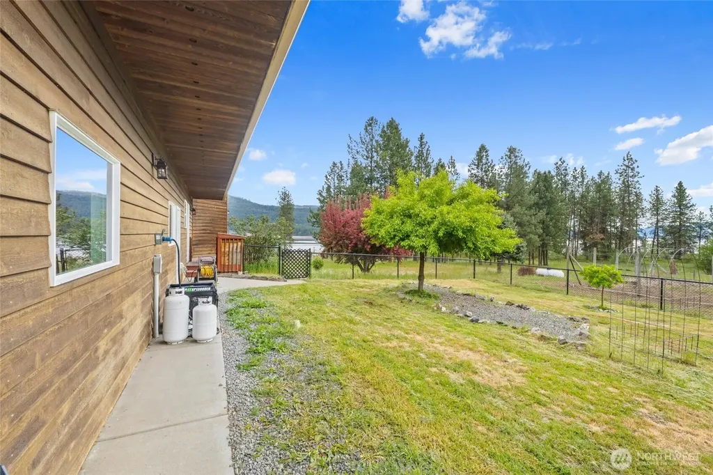 11 Echo Cove Road Kettle Falls WA 99141