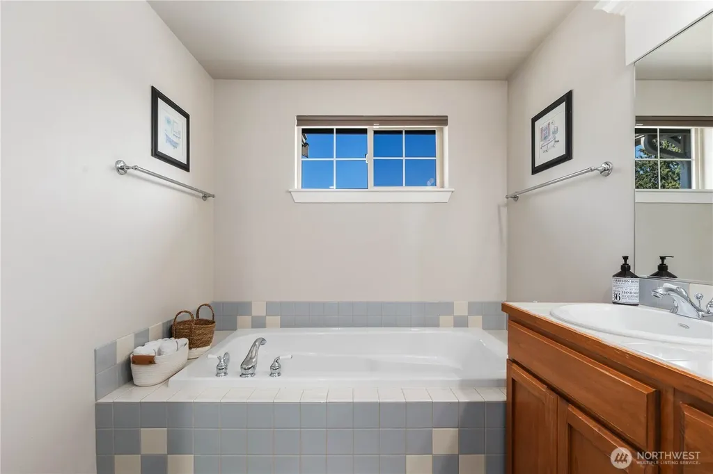 1003 Shelton Ave NE Renton WA 98056