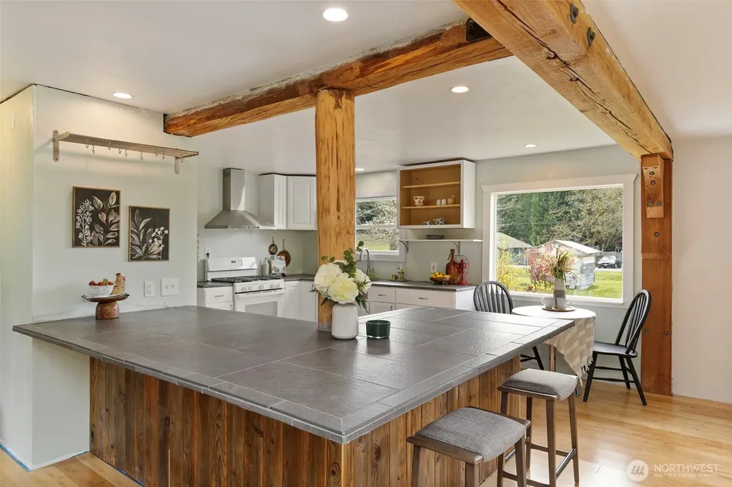 3550 NW Mountain View Road Silverdale WA 98383