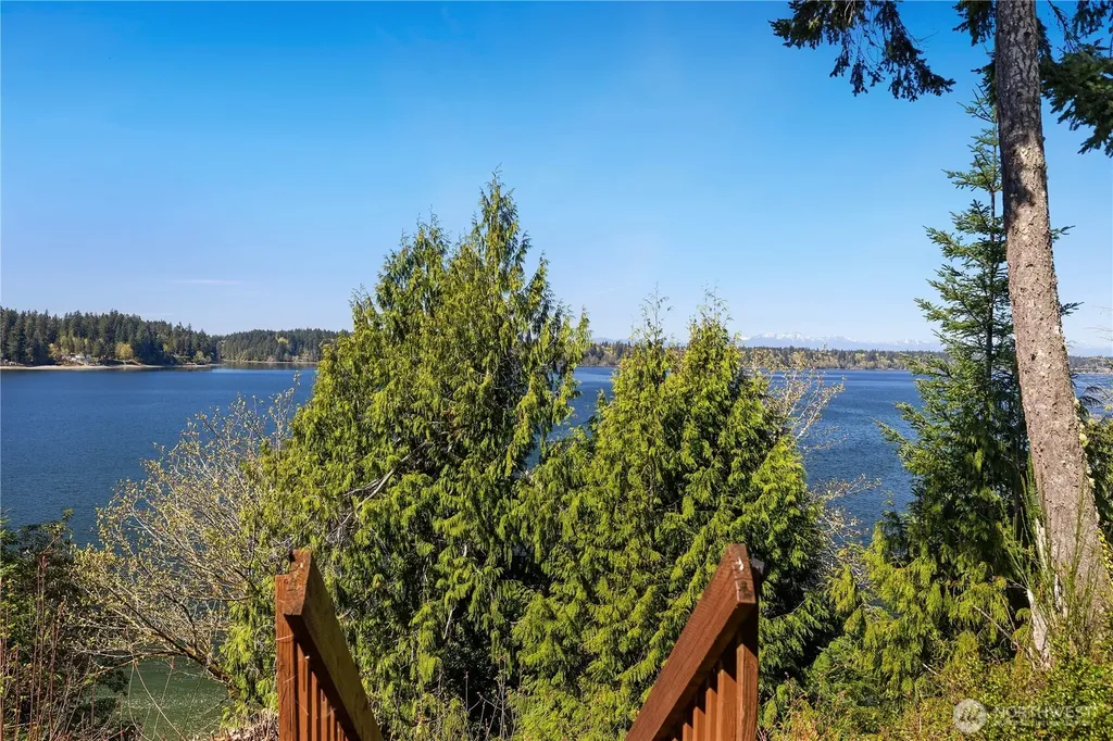 5023 Cooper Point Road NW Olympia WA 98502
