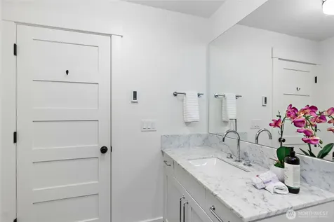 2708 1st Avenue W Seattle WA 98119