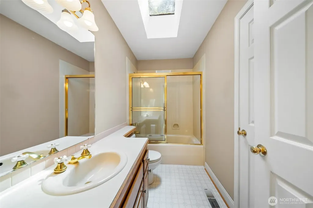 5608 Ridge High Court SW Olympia WA 98512