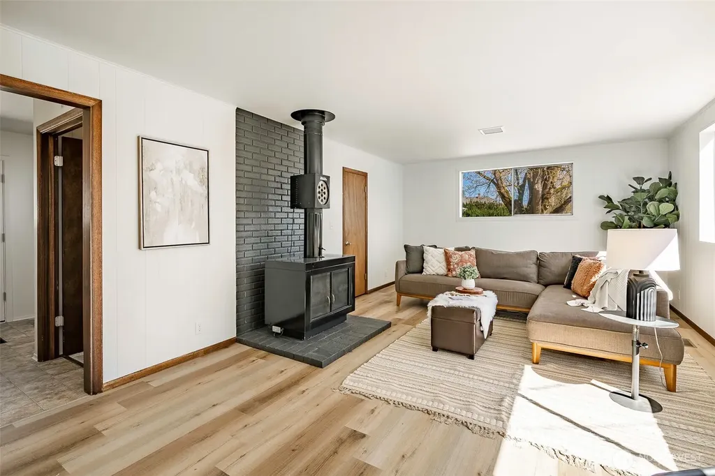 215 E Front Street Lynden WA 98264