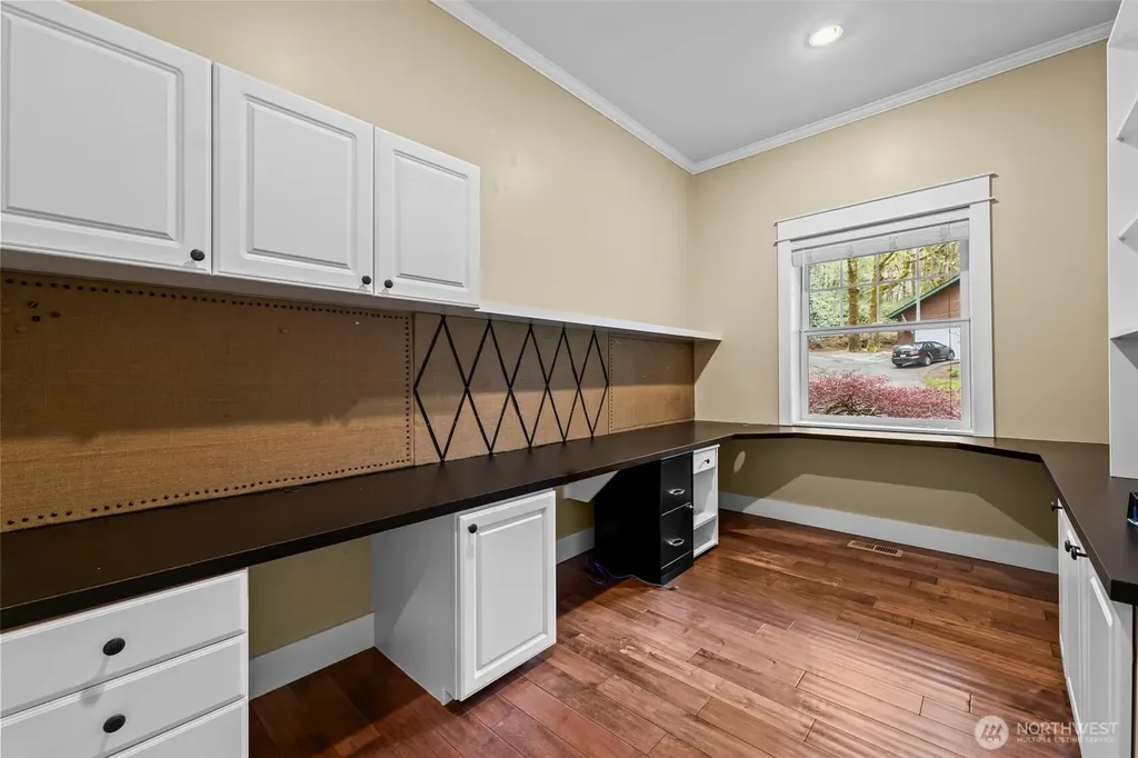 9715 Crescent Valley Drive NW Gig Harbor WA 98332