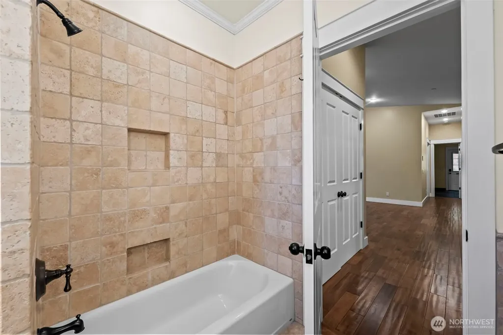 9715 Crescent Valley Drive NW Gig Harbor WA 98332