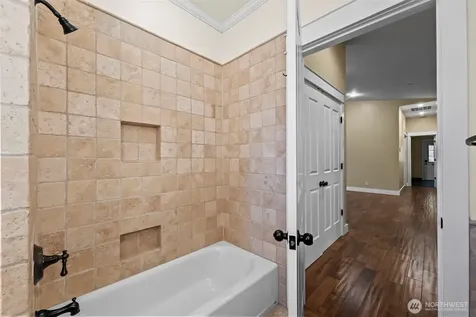 9715 Crescent Valley Drive NW Gig Harbor WA 98332