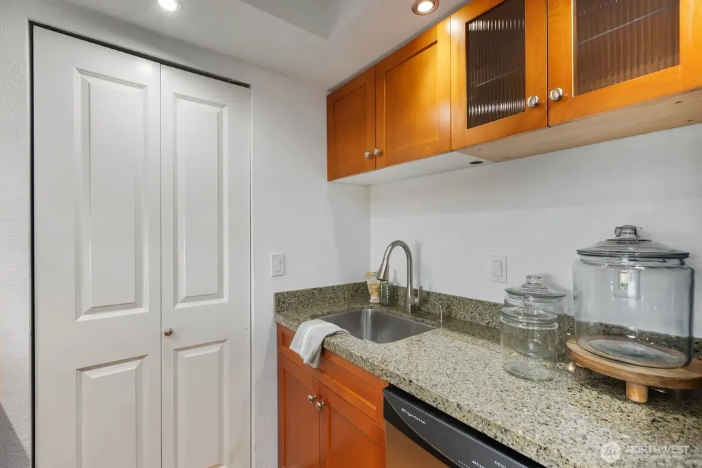 937 N 200th Street Shoreline WA 98133