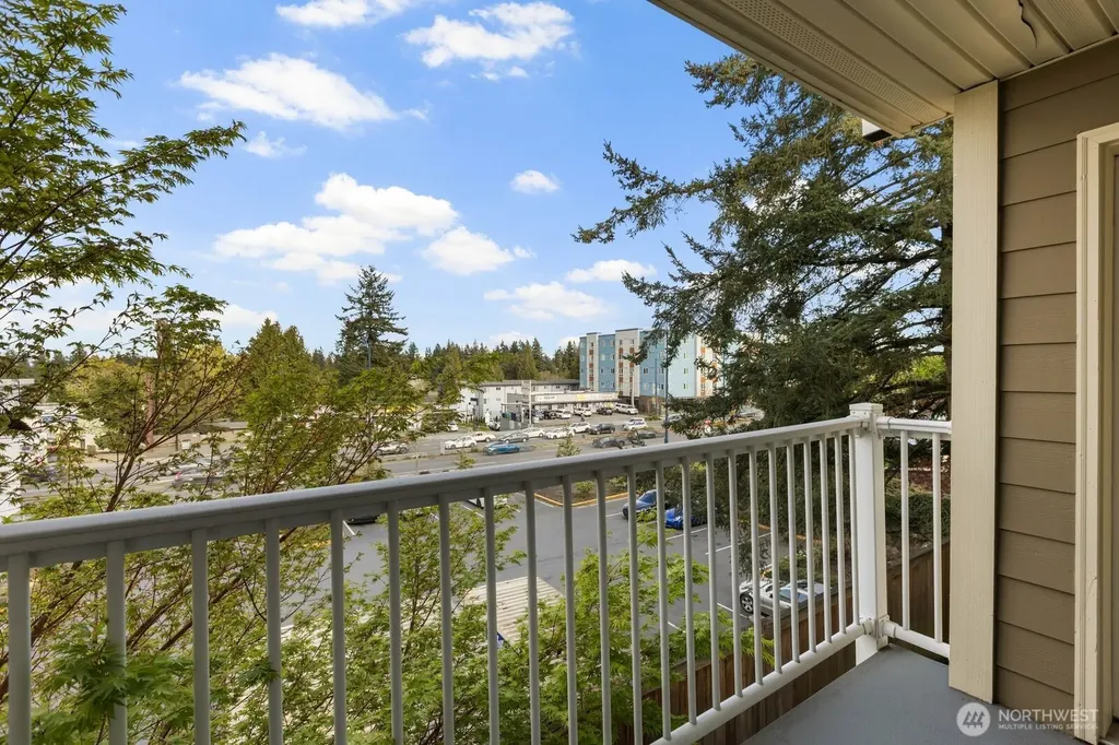 937 N 200th Street Shoreline WA 98133
