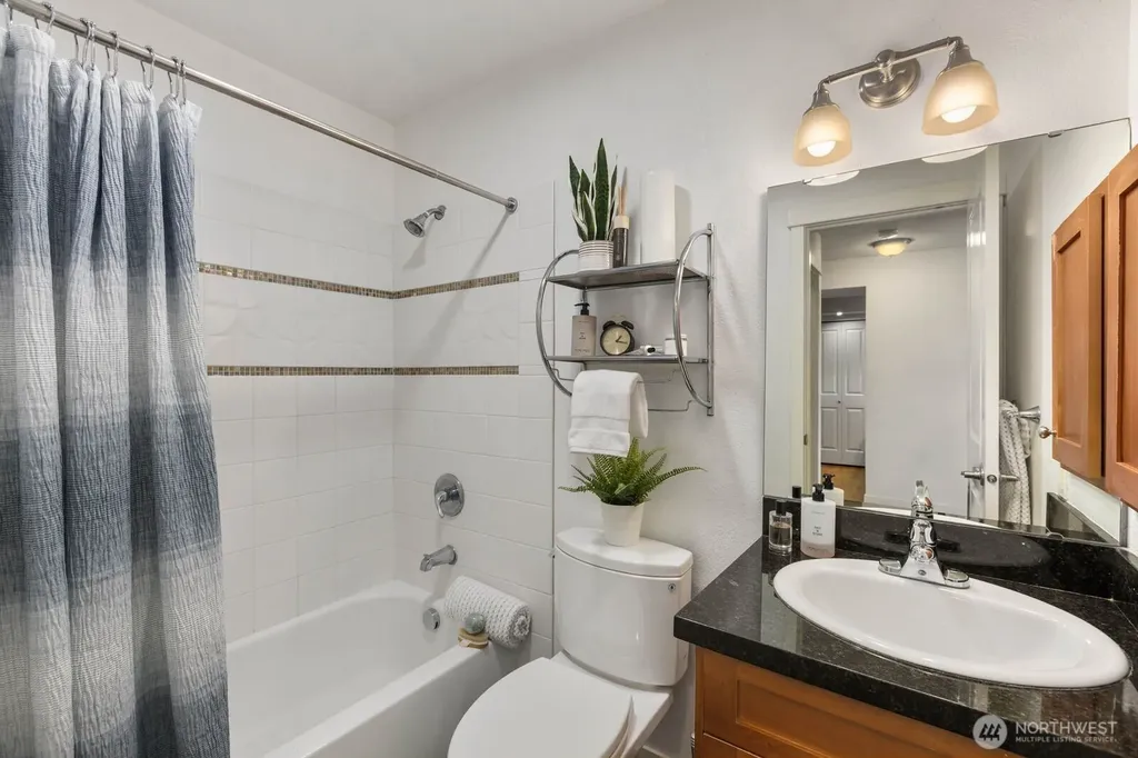937 N 200th Street Shoreline WA 98133