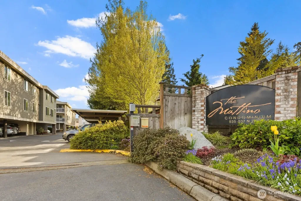 937 N 200th Street Shoreline WA 98133