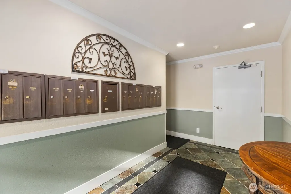 937 N 200th Street Shoreline WA 98133