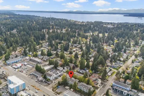 937 N 200th Street Shoreline WA 98133