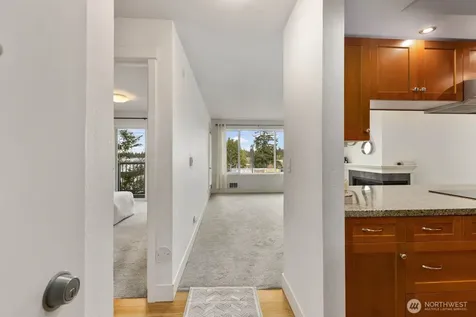 937 N 200th Street Shoreline WA 98133