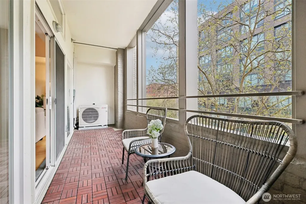 526 1st Avenue S Seattle WA 98104