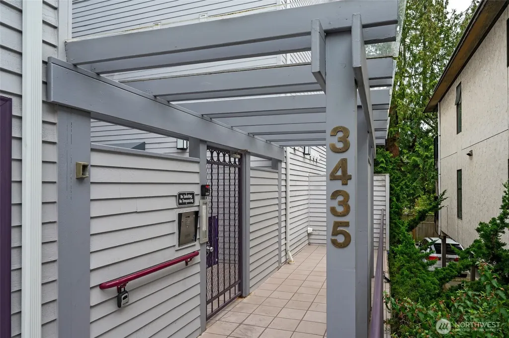 3435 California Avenue SW Seattle WA 98116