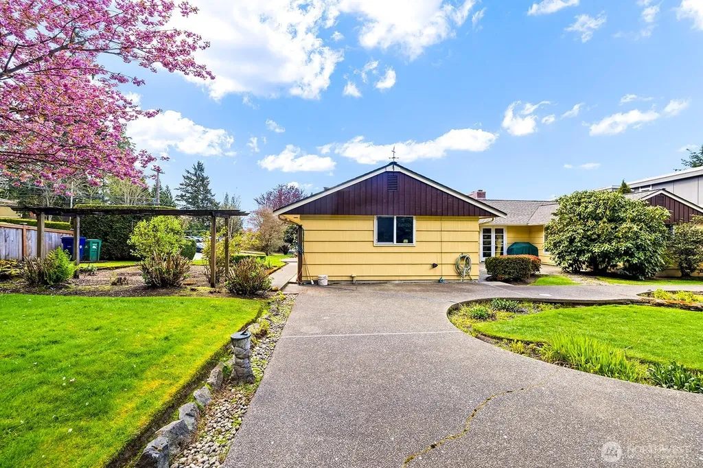 8236 120th Avenue NE Kirkland WA 98033