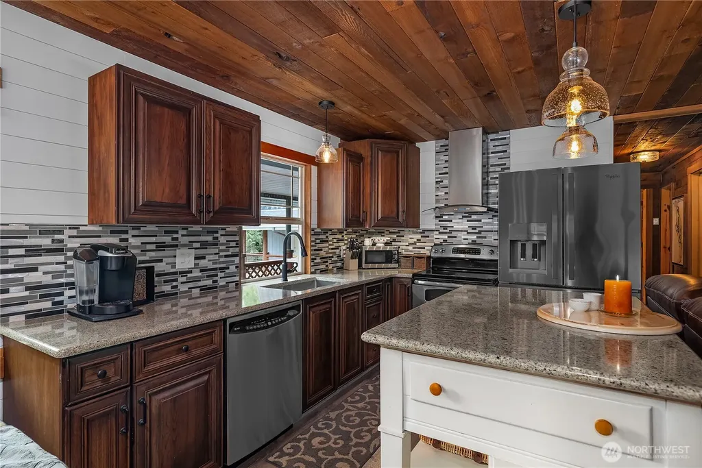681 N Beacon Point Loop N Lilliwaup WA 98555