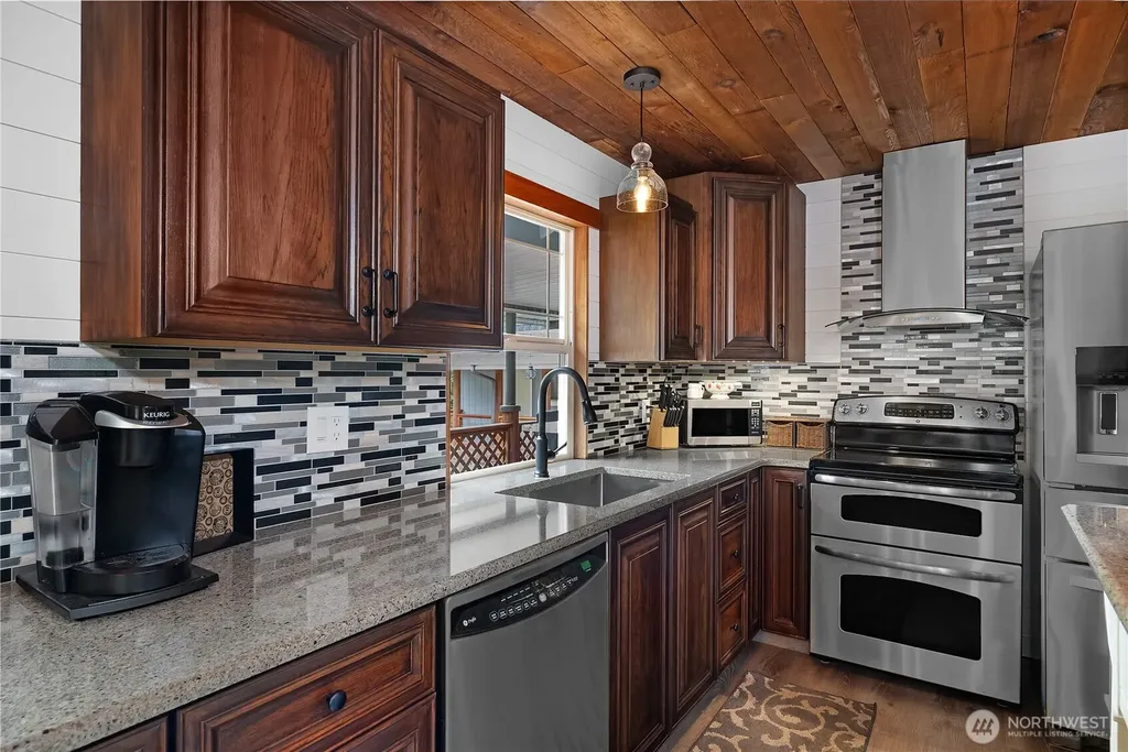 681 N Beacon Point Loop N Lilliwaup WA 98555