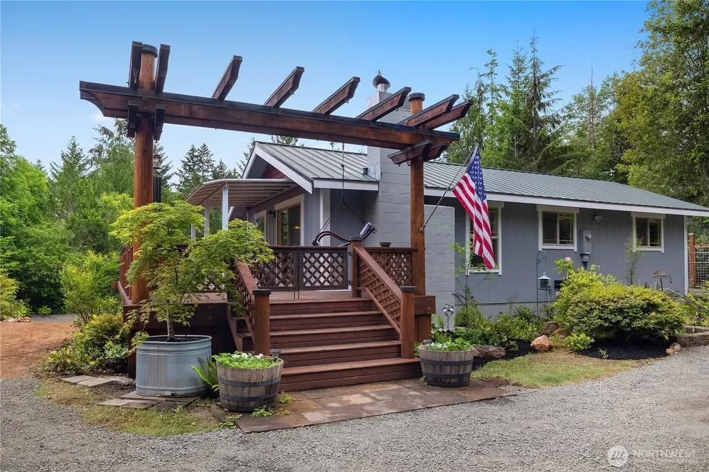 681 N Beacon Point Loop N Lilliwaup WA 98555