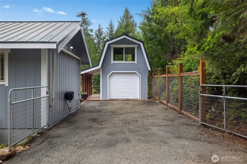 681 N Beacon Point Loop N Lilliwaup WA 98555