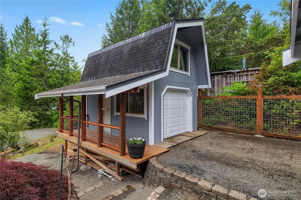 681 N Beacon Point Loop N Lilliwaup WA 98555