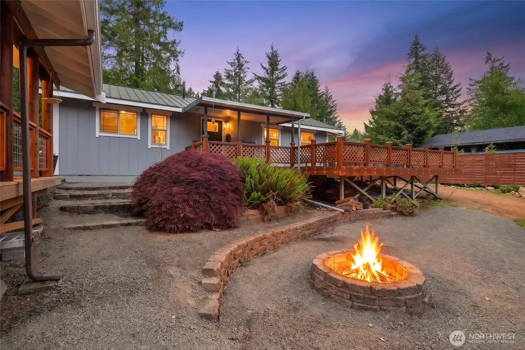 681 N Beacon Point Loop N Lilliwaup WA 98555