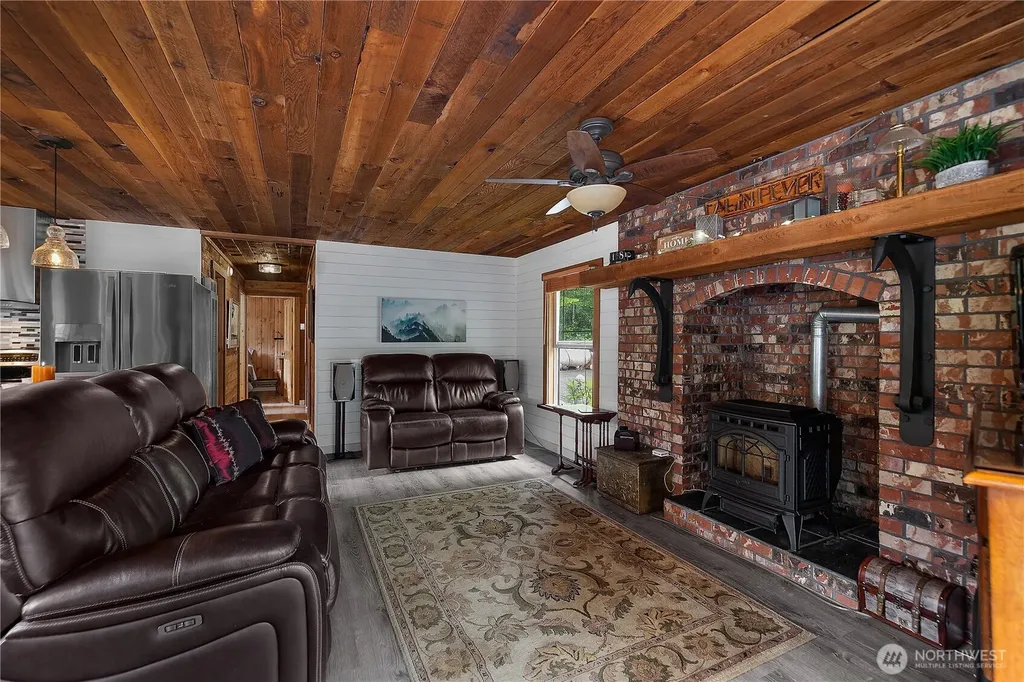 681 N Beacon Point Loop N Lilliwaup WA 98555