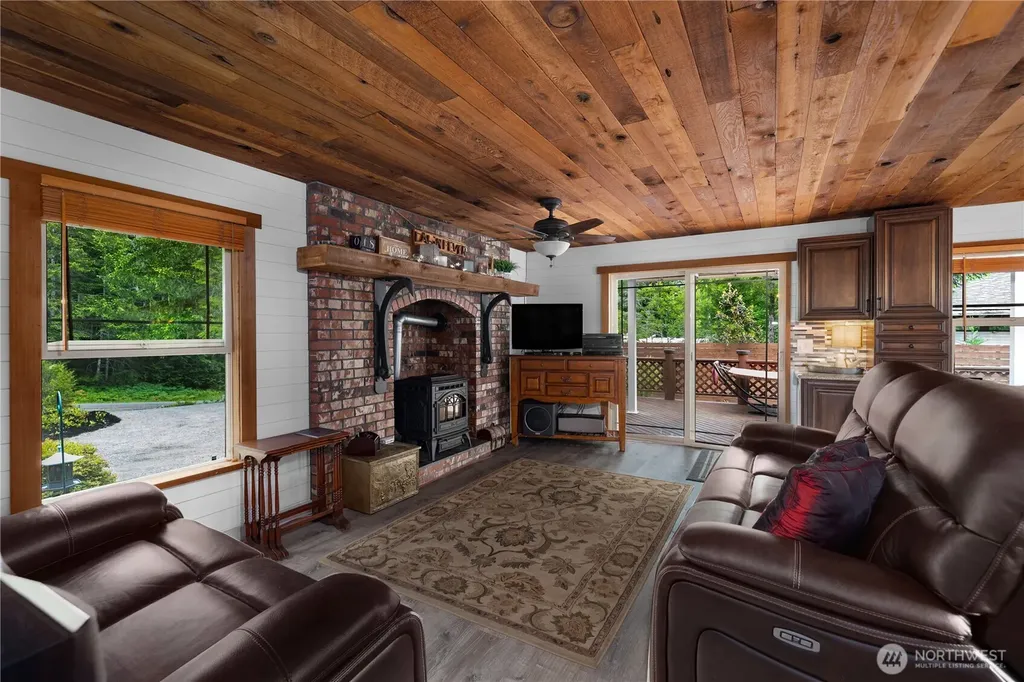 681 N Beacon Point Loop N Lilliwaup WA 98555