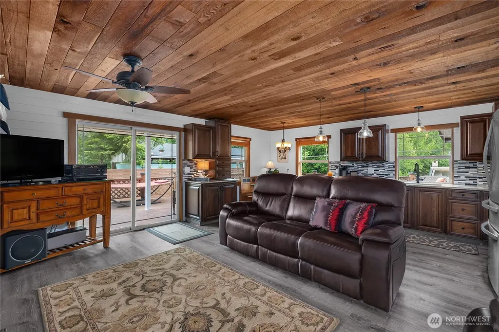 681 N Beacon Point Loop N Lilliwaup WA 98555