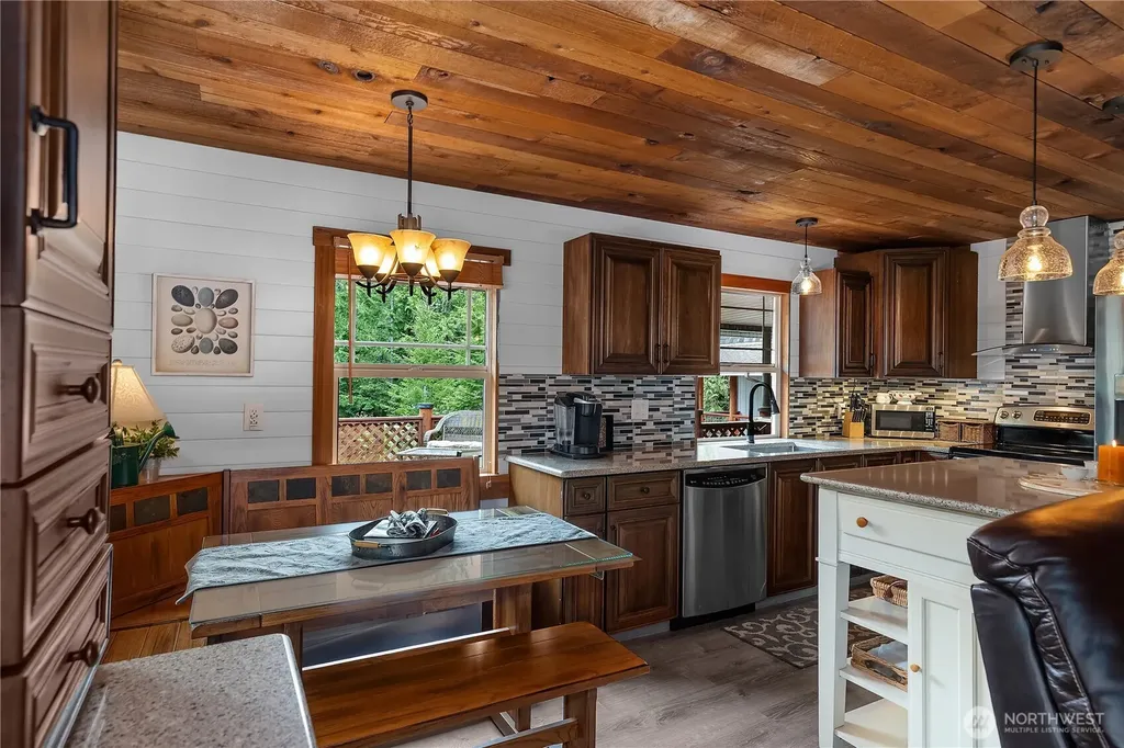 681 N Beacon Point Loop N Lilliwaup WA 98555