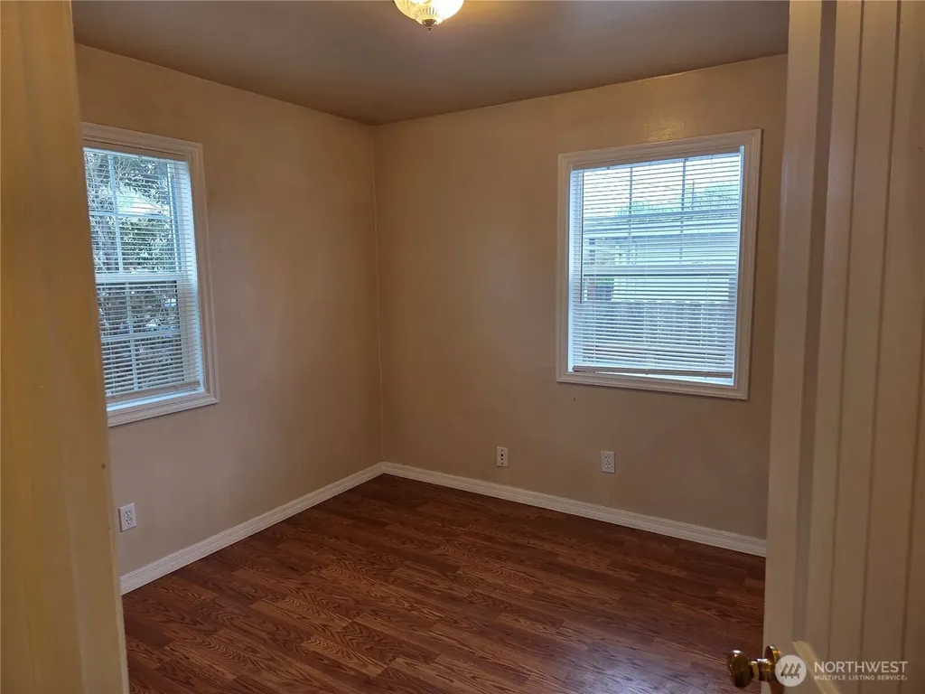 1306 S 3rd Avenue Kelso WA 98626