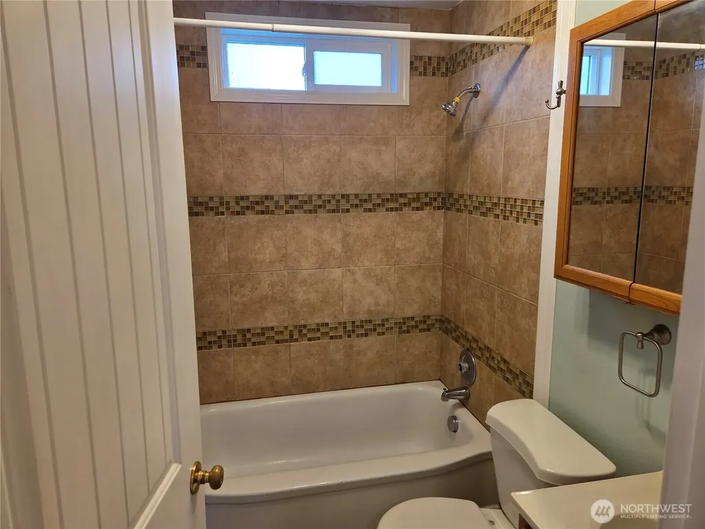 1306 S 3rd Avenue Kelso WA 98626