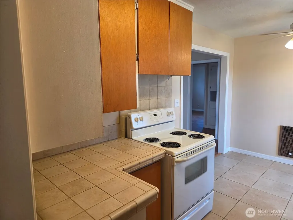 1306 S 3rd Avenue Kelso WA 98626