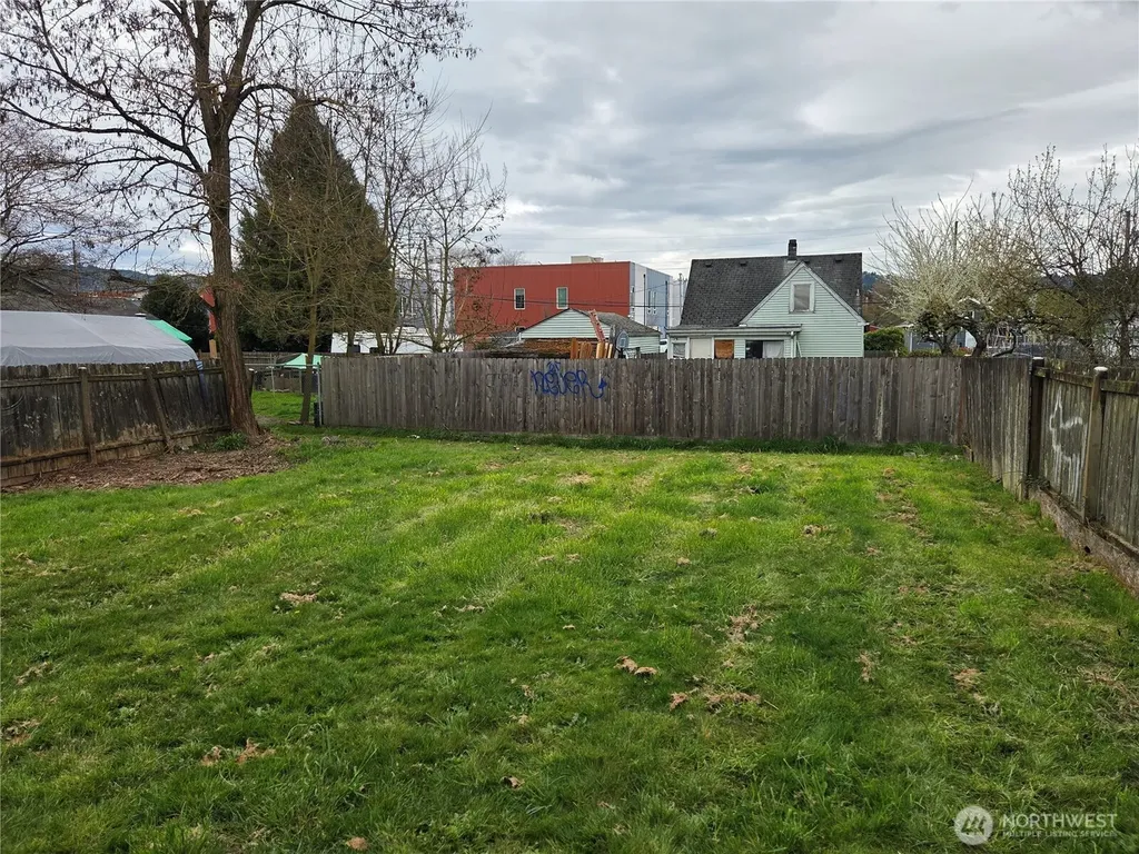 1306 S 3rd Avenue Kelso WA 98626