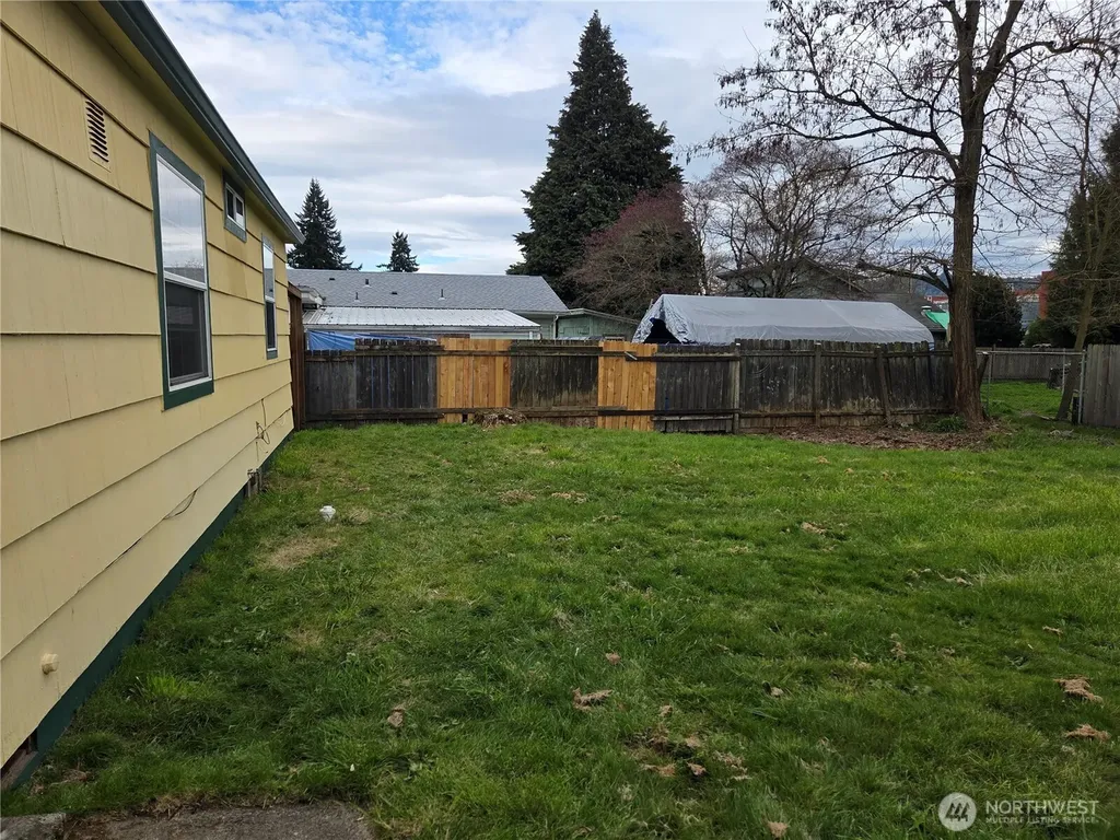 1306 S 3rd Avenue Kelso WA 98626