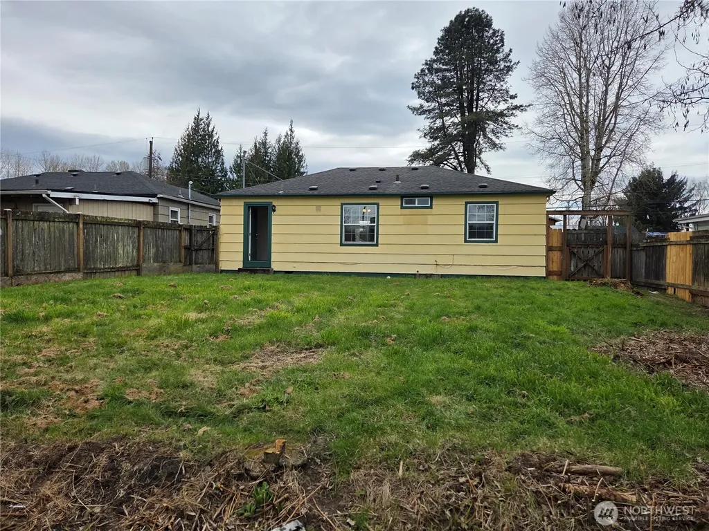 1306 S 3rd Avenue Kelso WA 98626