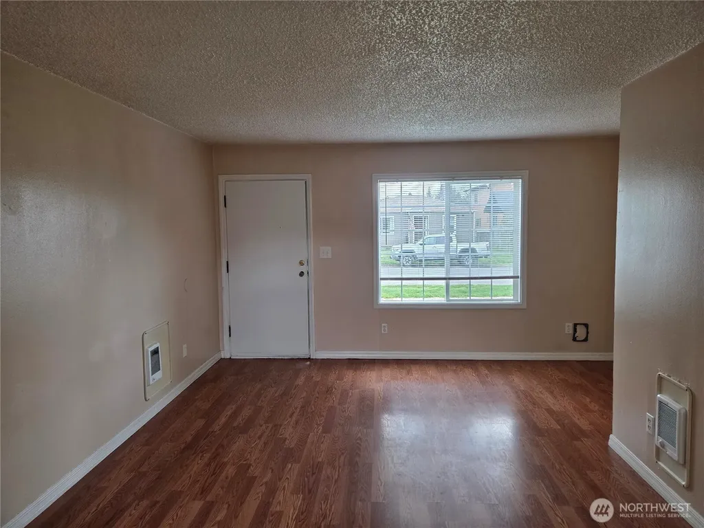 1306 S 3rd Avenue Kelso WA 98626