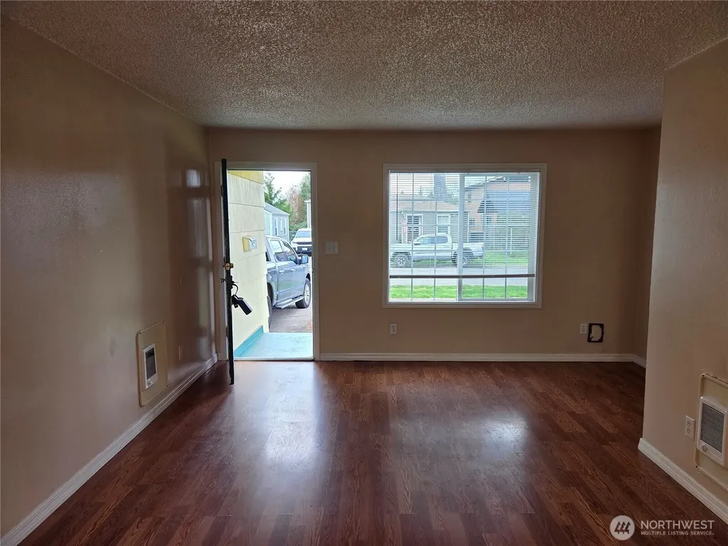 1306 S 3rd Avenue Kelso WA 98626