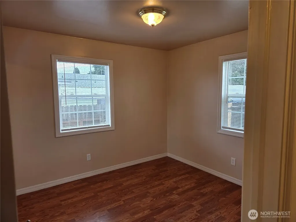 1306 S 3rd Avenue Kelso WA 98626