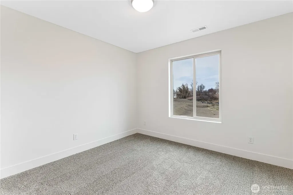 308 N Sandy Loop Moses Lake WA 98837