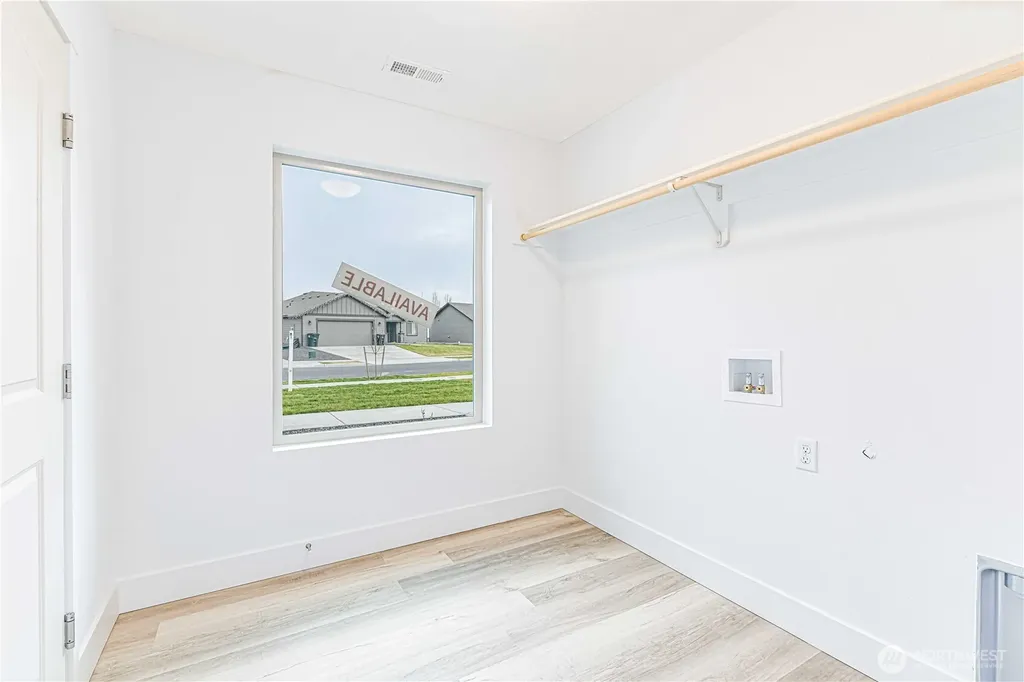 308 N Sandy Loop Moses Lake WA 98837