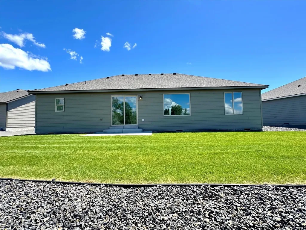 308 N Sandy Loop Moses Lake WA 98837