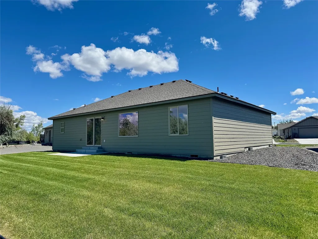 308 N Sandy Loop Moses Lake WA 98837