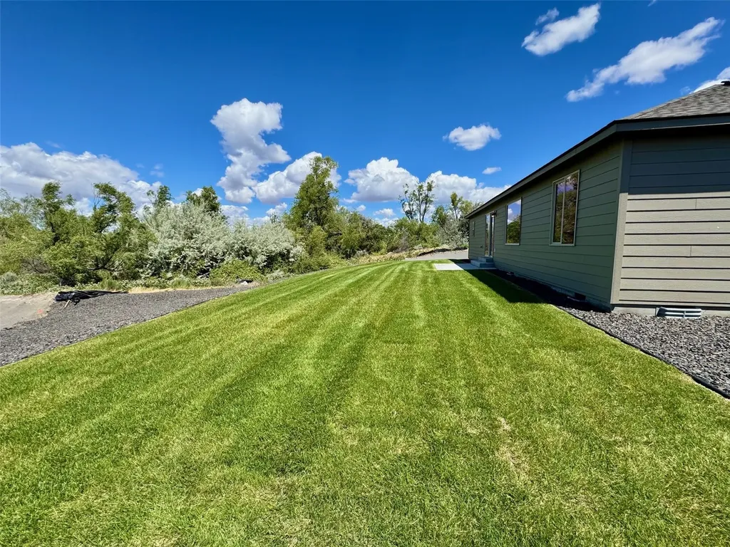 308 N Sandy Loop Moses Lake WA 98837