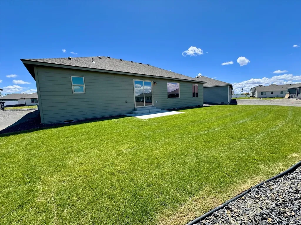 308 N Sandy Loop Moses Lake WA 98837