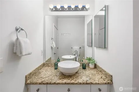 2415 2nd Avenue Seattle WA 98121